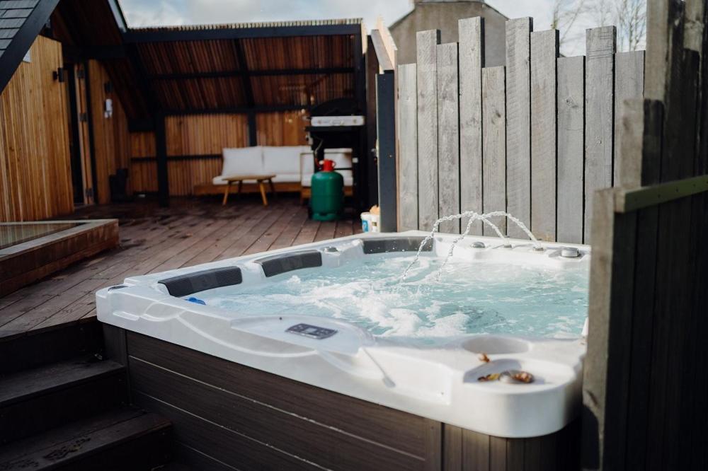 Beavers Lodge. Luxury Property With Hot Tub Tenby Exterior photo